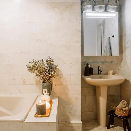 Romeu - 1 à De * Paris